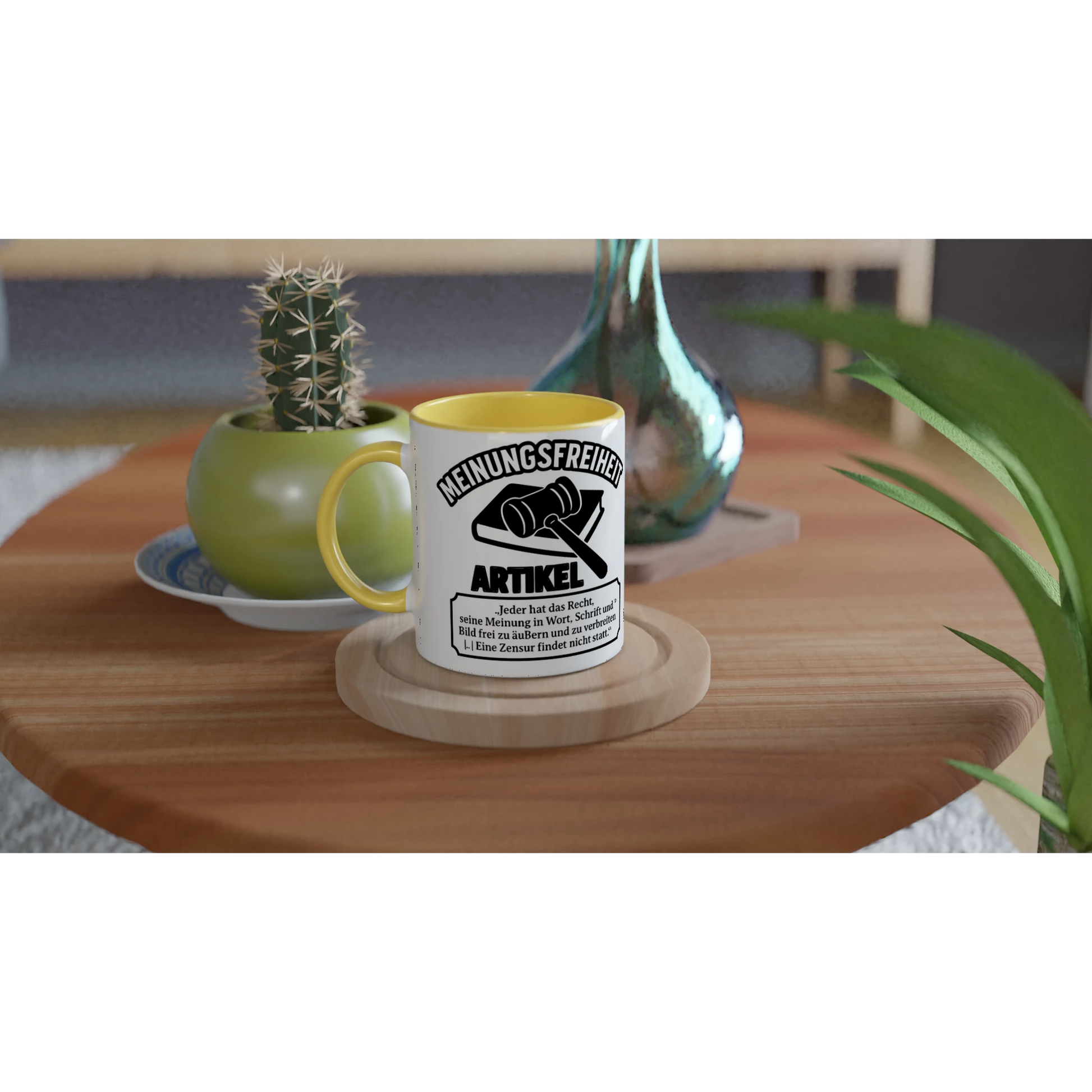 Bedruckte kaffeetasse bestellen mit Meinungsfreiheit Design aus Mein Shop auf Holztisch