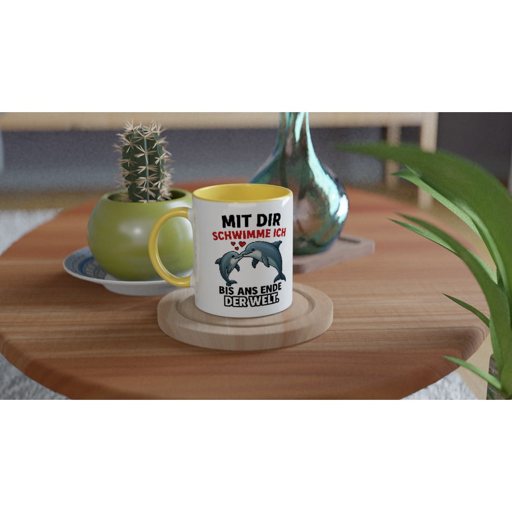 Wupperlike Tasse mit Delfinmotiv und Spruch als Geschenkidee für Freundin auf Holztisch