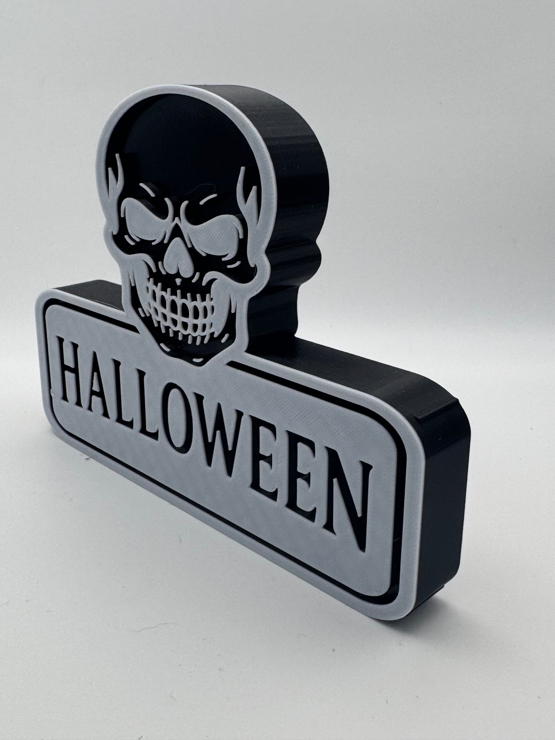 Wupperlike Halloween Dekofigur mit Totenkopf Schriftzug für gruselige Halloween Dekoideen