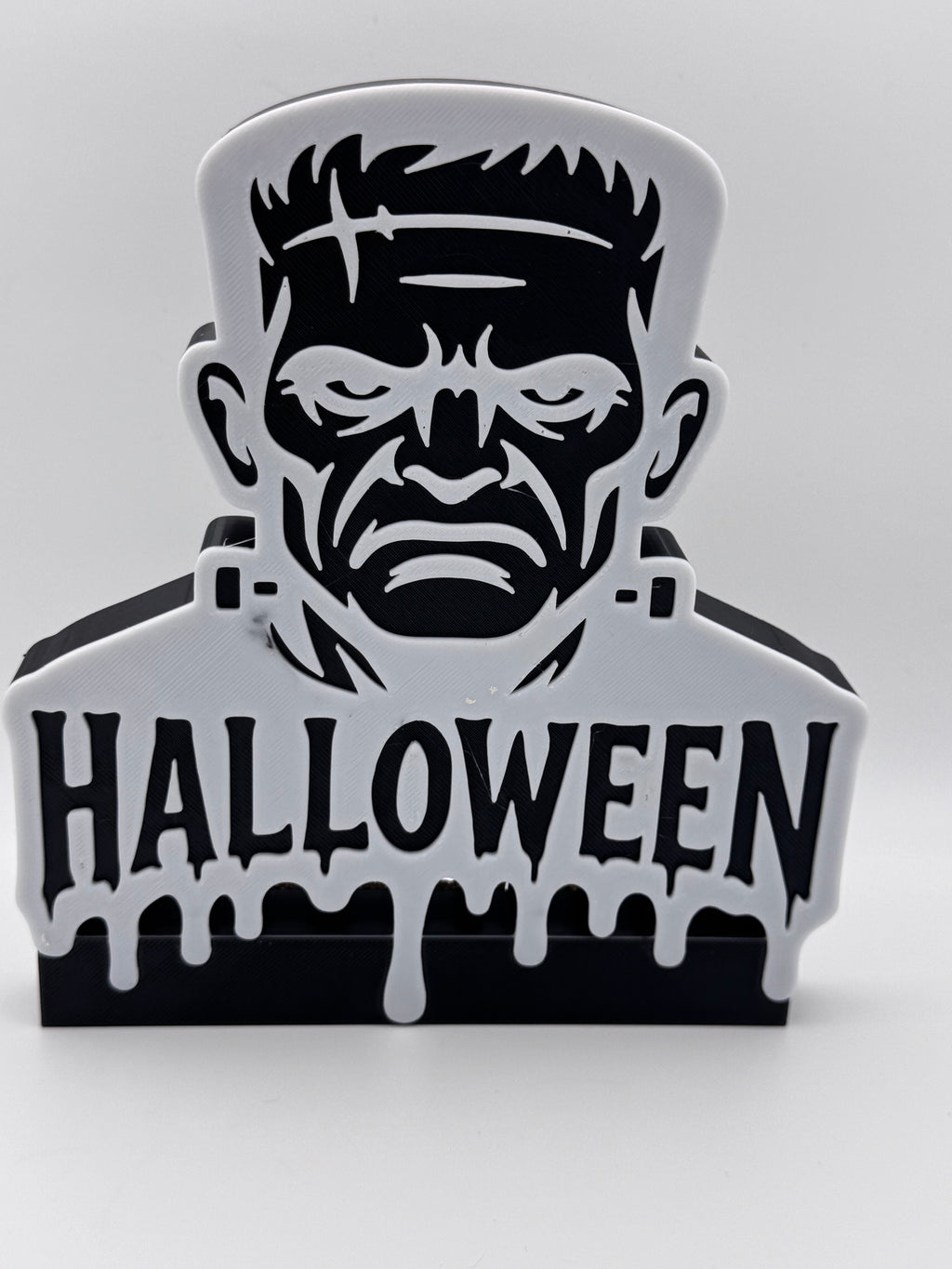 Gruselige Tischdeko zu Halloween mit Frankenstein Motiv und Halloween Schriftzug von Wupperlike