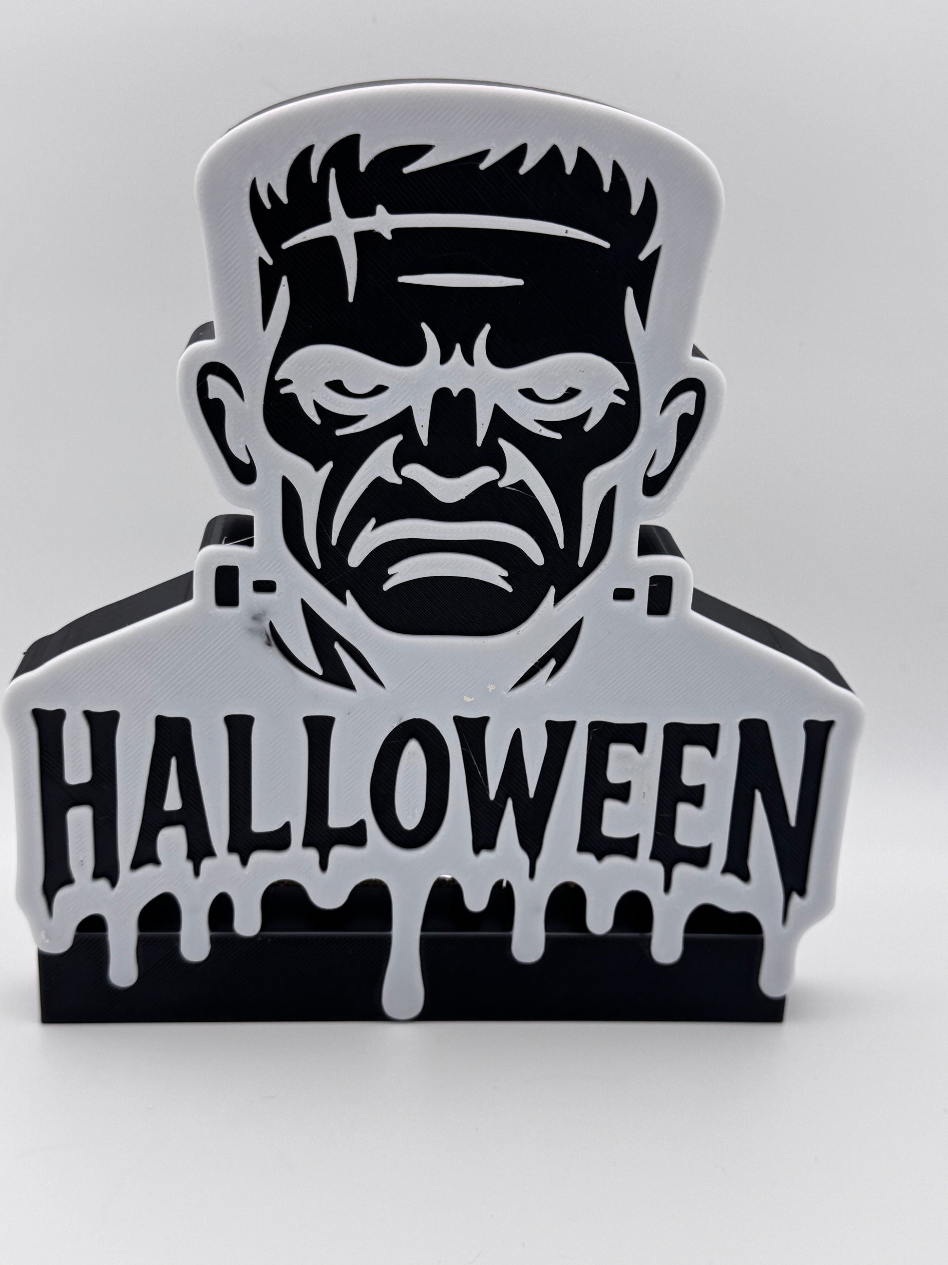 Gruselige Tischdeko zu Halloween mit Frankenstein Motiv und Halloween Schriftzug von Wupperlike