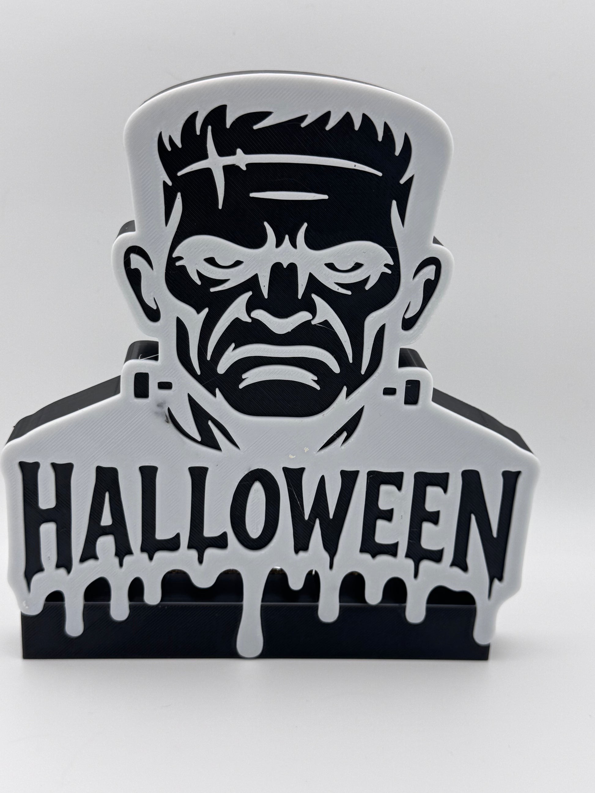 Wupperlike Halloween Dekoration mit Frankenstein-Gesicht und Schriftzug als gruselige Tischdeko zu Halloween