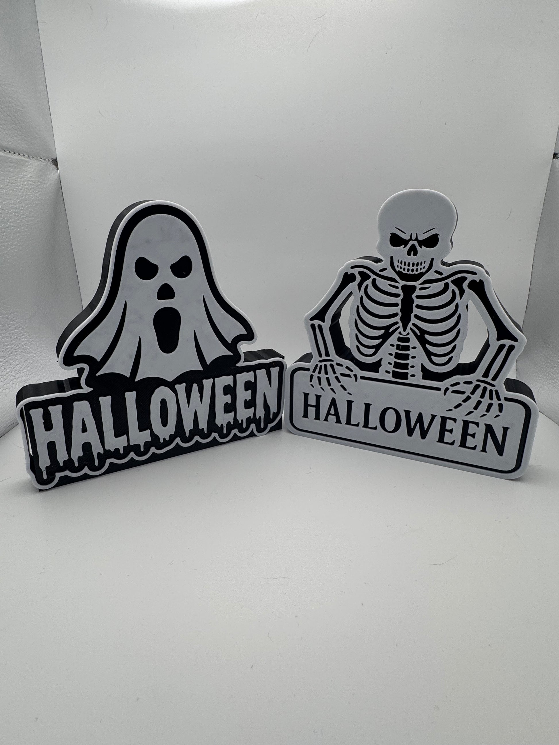 Wupperlike gruselige Tischdeko zu Halloween mit Geist und Skelett Figuren in Schwarz Weiß