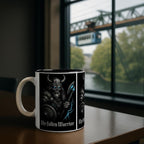 The Fallen Warrior Tasse – Dunkles Wikinger Motiv | Metal Art Geschenk | Nordische Mythologie Kaffeetasse | Schwarzer Premium Look