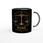 Keramiktasse mit Sternzeichen Waage, harmonisches astrologisches Motiv mit Waage als Symbol in warmen Goldtönen auf schwarzem Hintergrund, beidseitig bedruckt