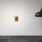 Ruhiger Begleiter – Stilvolles Hunde-Wandbild mit Holzleisten | Modernes Tierportrait für Zuhause