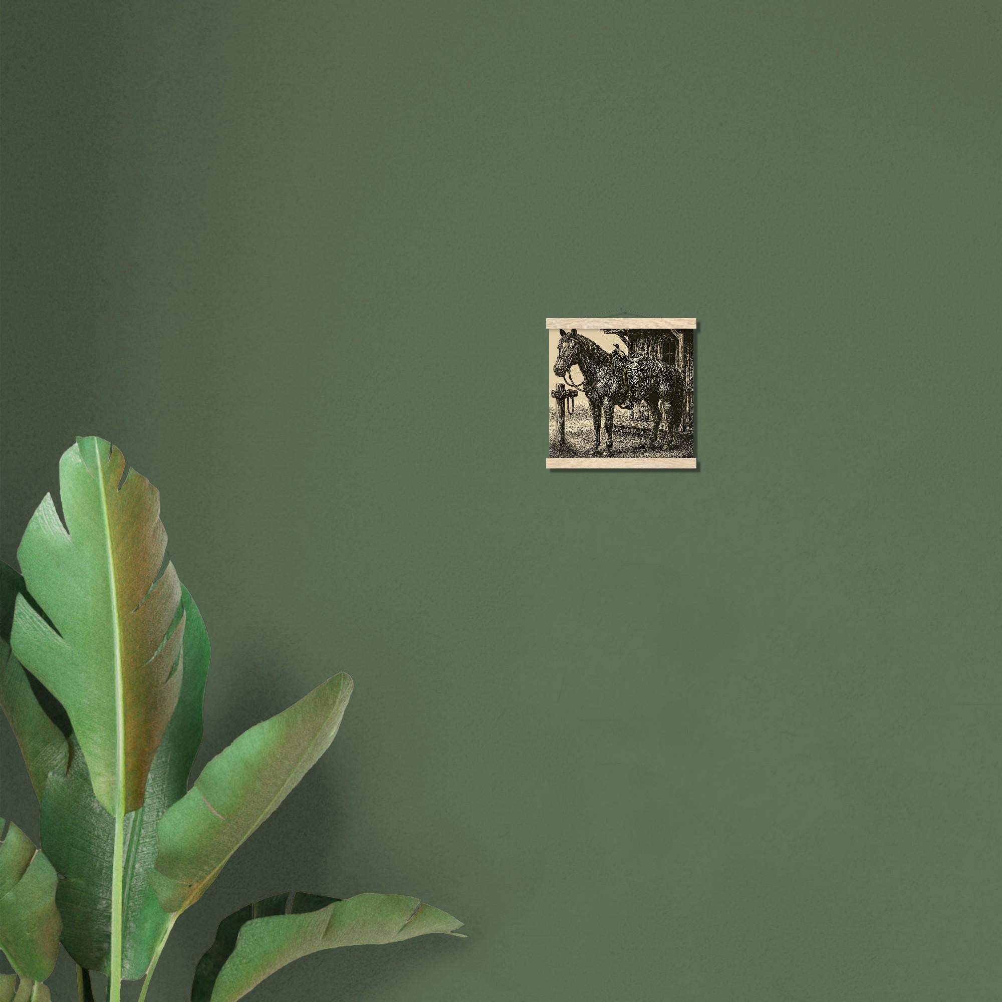 Western Pferde Wandbild – Sattelbereit vor Holzstall • Poster mit Kiefernholz-Hängern • Geschenk für Reiter & Pferdeliebhaber