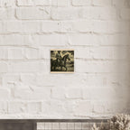 Western Pferde Wandbild – Sattelbereit vor Holzstall • Poster mit Kiefernholz-Hängern • Geschenk für Reiter & Pferdeliebhaber