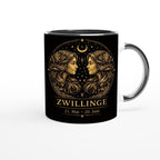Keramiktasse mit Sternzeichen Zwillinge, symmetrisches astrologisches Motiv mit zwei Figuren in warmen Goldtönen auf schwarzem Hintergrund, beidseitig bedruckt