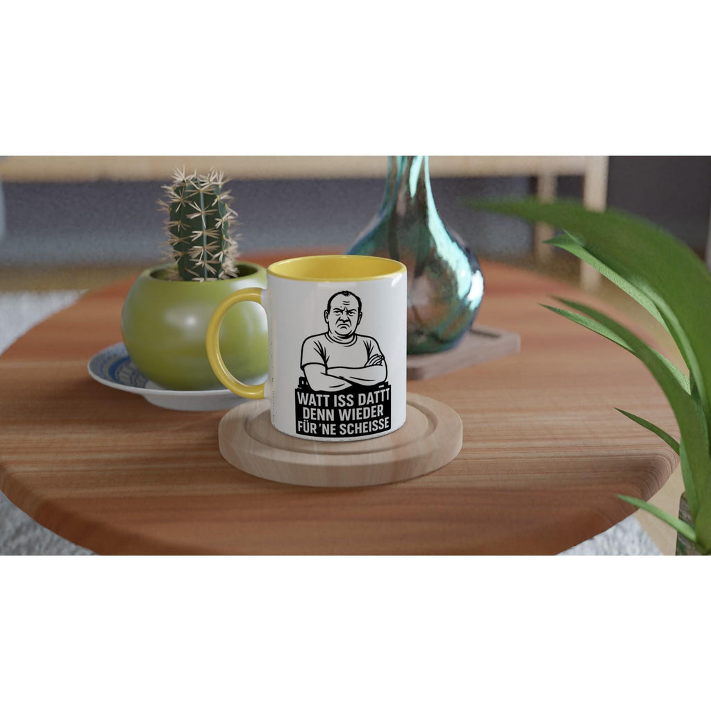 Lustige keramiktasse geschenk mit gelbem Griff und Innenfläche auf Holztisch mit Kaktee und Dekoration