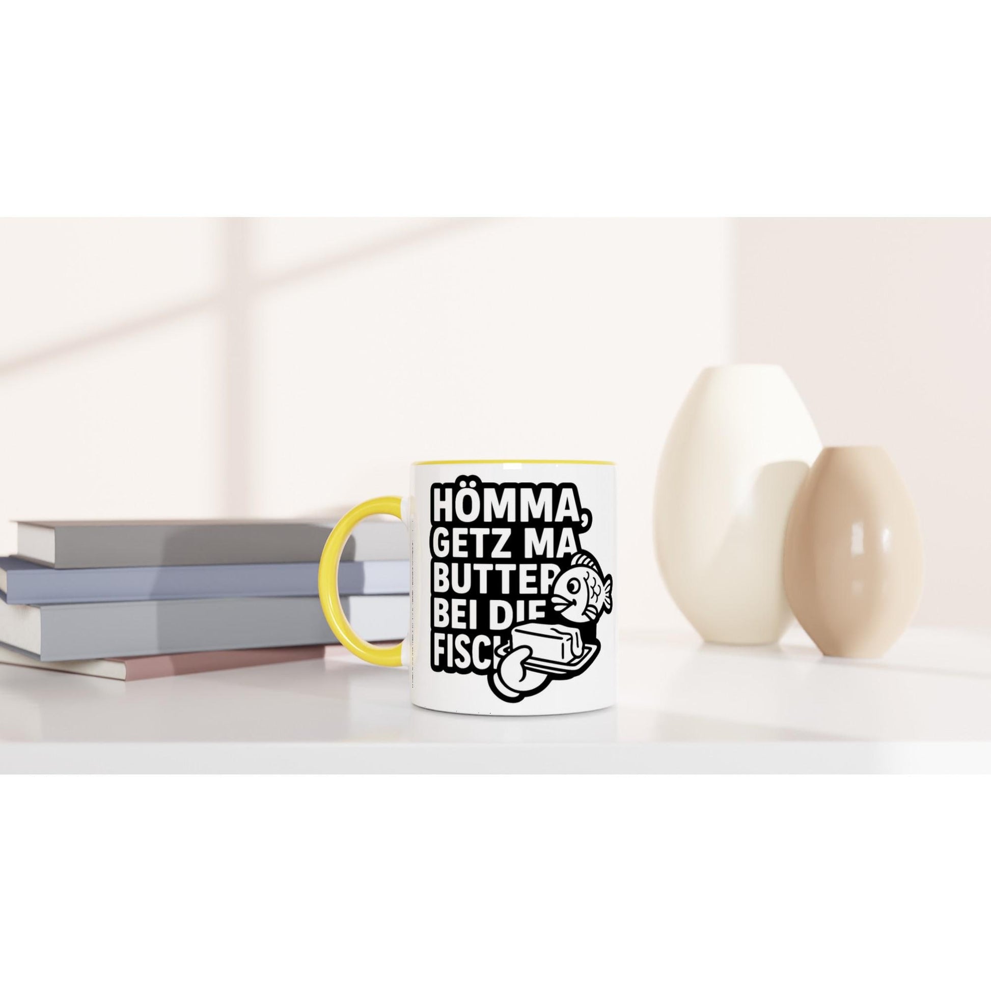 Weiß-gelbe Ruhrpott Tasse lustig mit Spruch Hömma getz ma Butter bei die Fische und Fisch Illustration