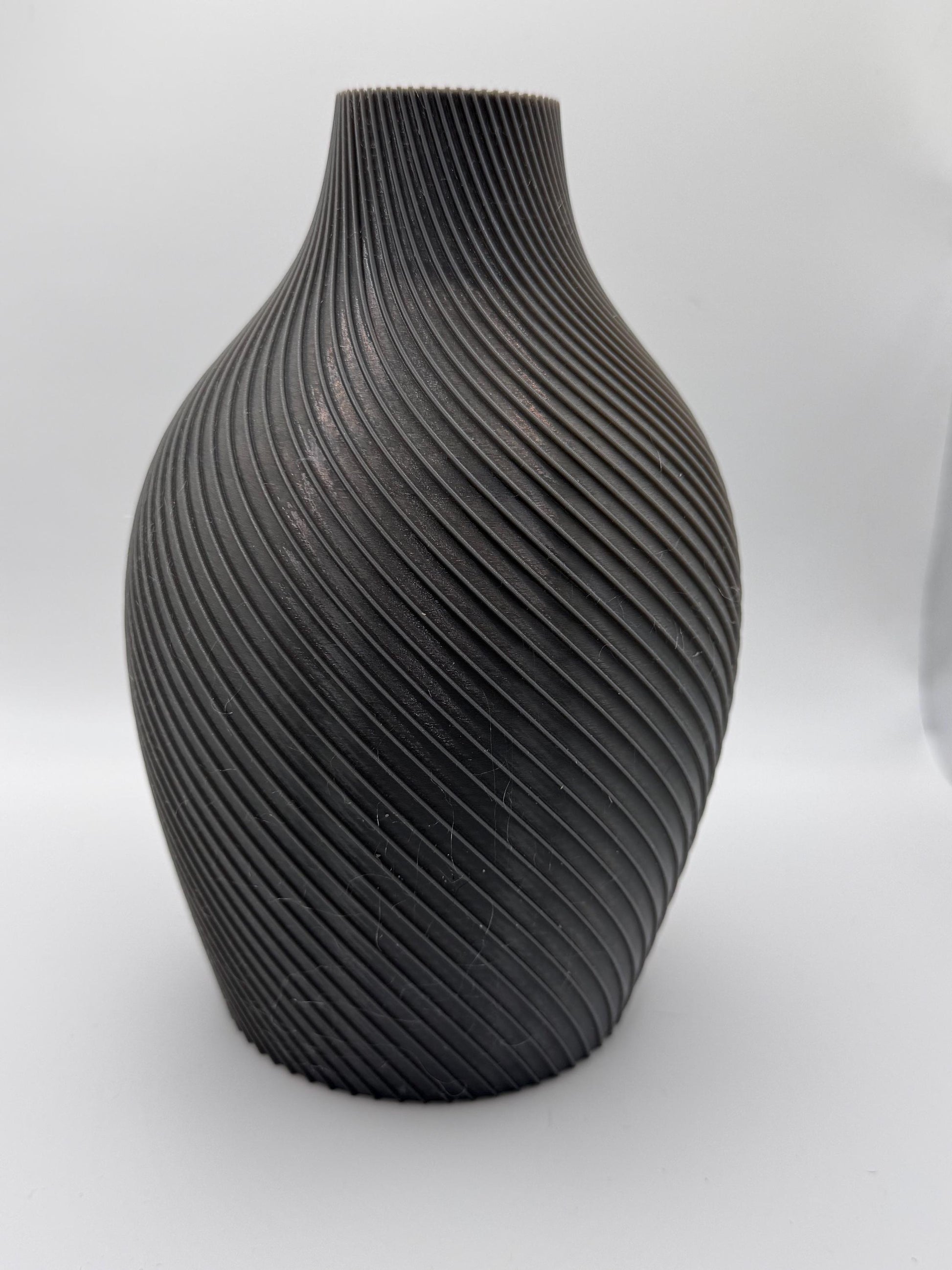 Schwarze stilvolle Deko Vase Wohnzimmer mit eleganten spiralförmigen Linien aus Mein Shop