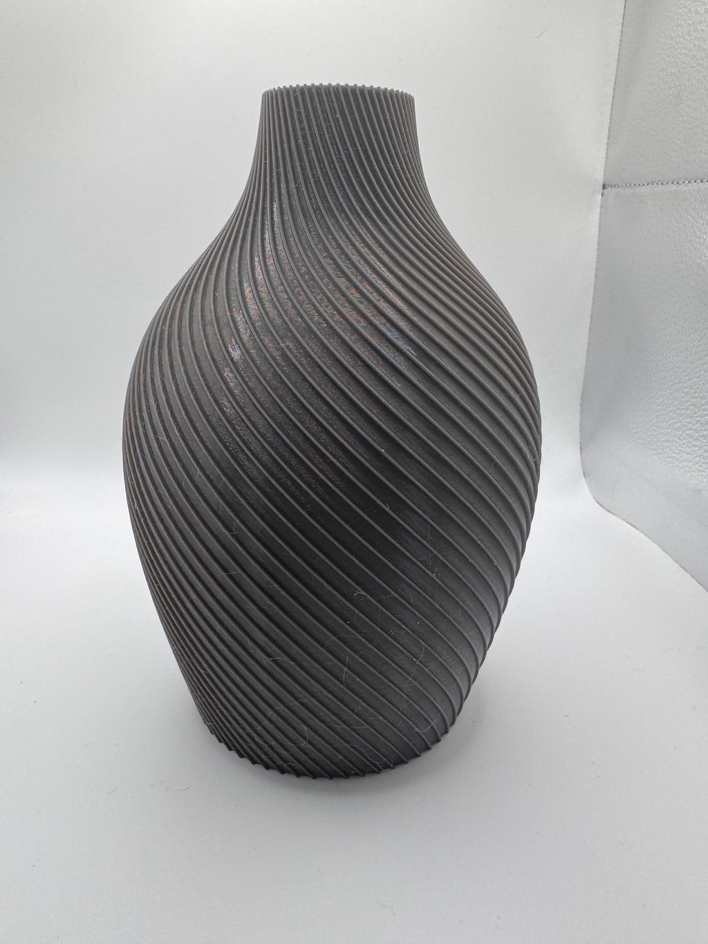 Schwarze stilvolle Deko Vase Wohnzimmer mit spiralförmigem Design aus Mein Shop