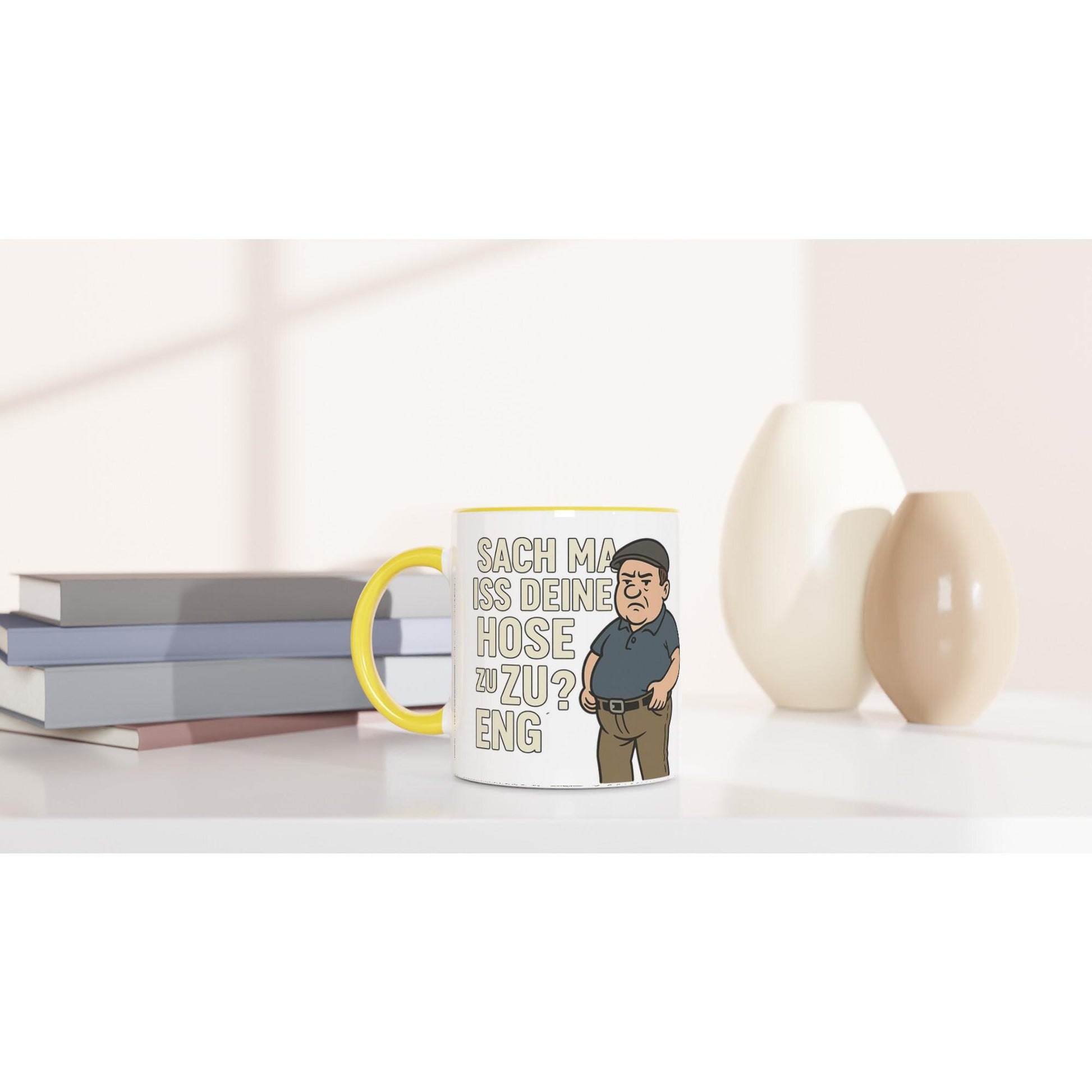 Kaffeetasse mit gelbem Griff und Spruch als Geschenkidee für Ruhrpott Fans auf dem Schreibtisch