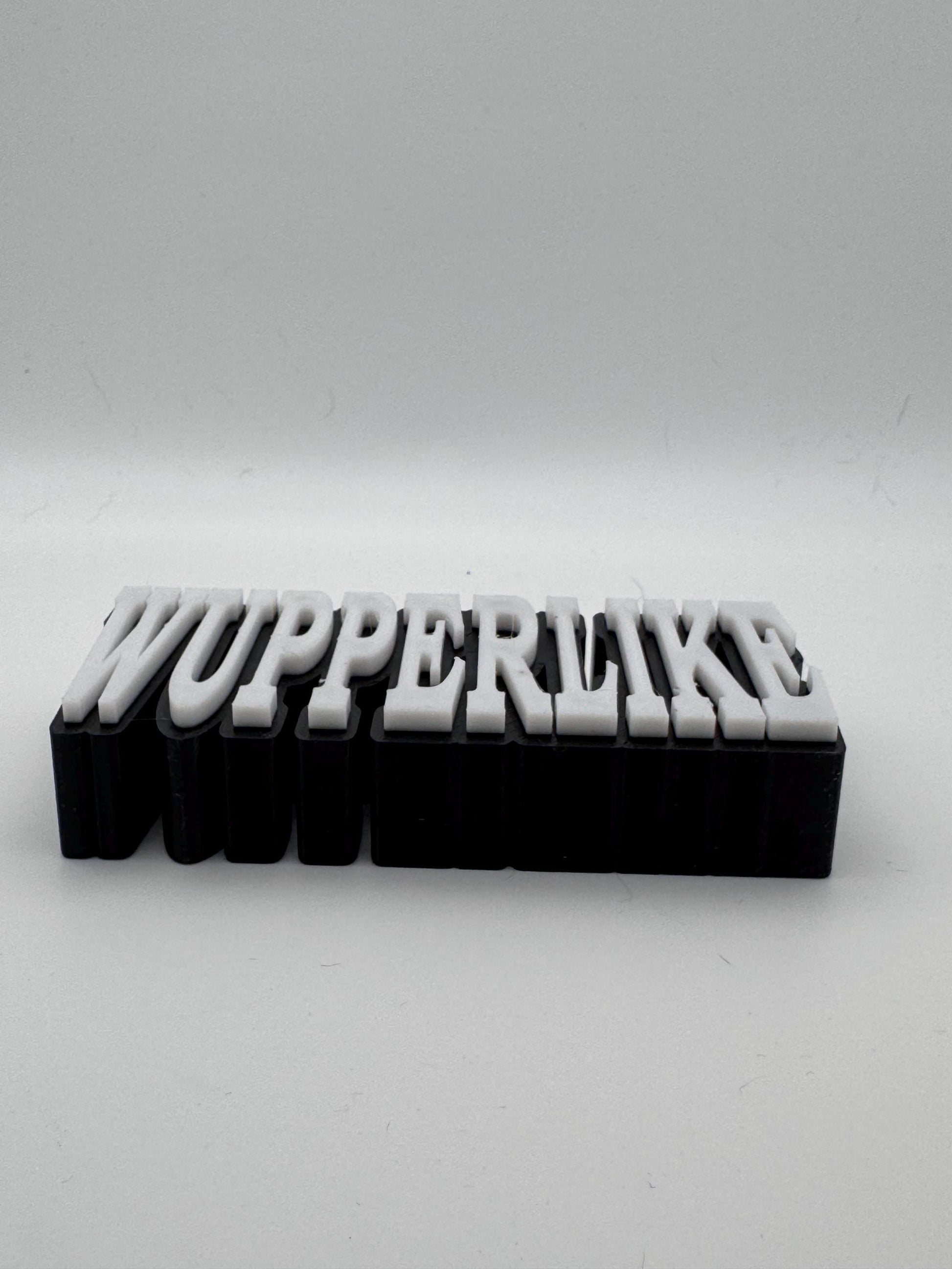 Personalisierter 3D Schriftzug Aufsteller mit dem Text WUPPERLIKE aus schwarzem und weißem Material