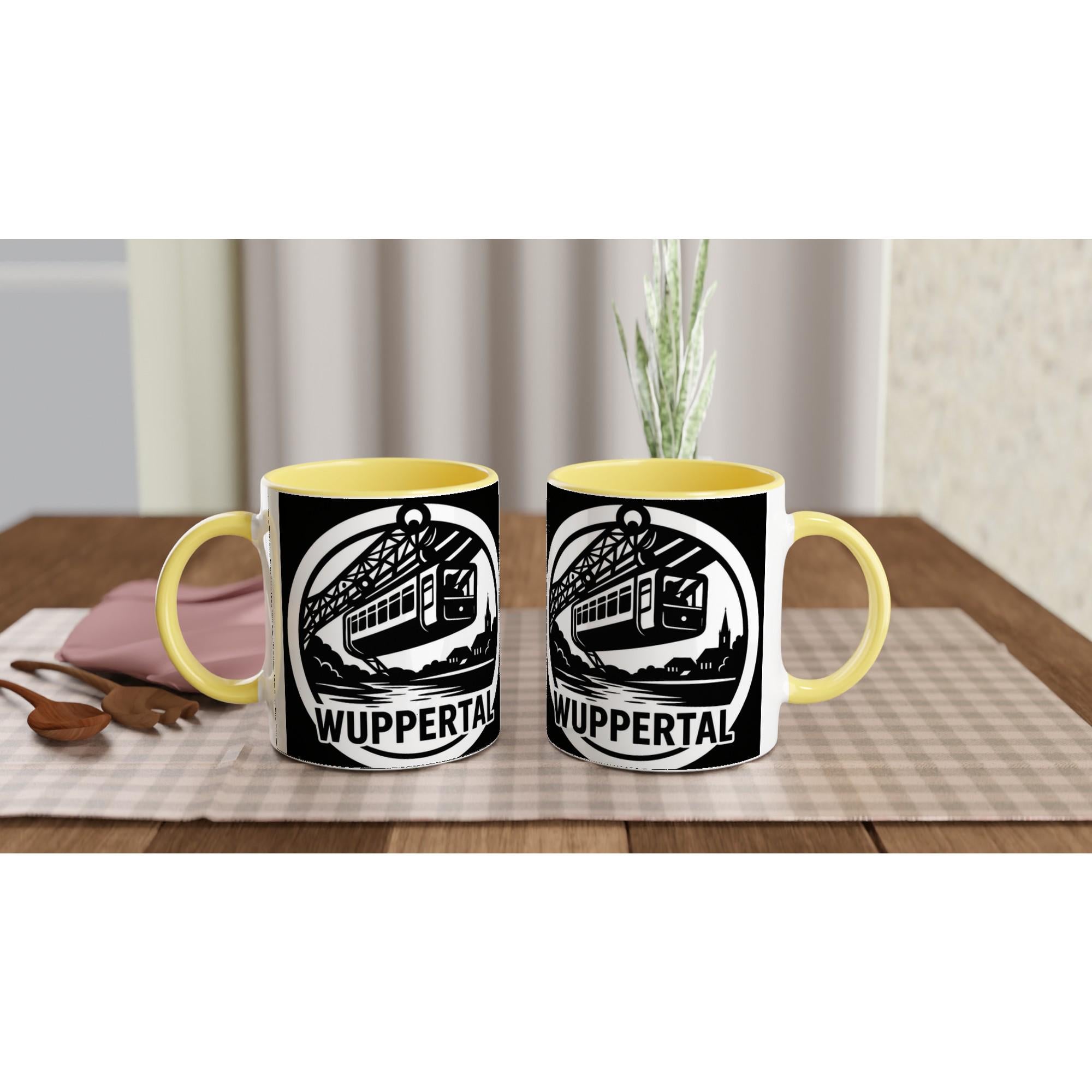 Wuppertal Schwebebahn Tasse mit gelbem Griff und innen auf kariertem Tisch in modernem Ambiente